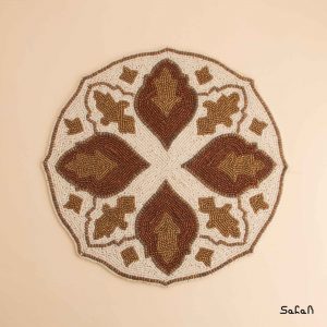 رومیزی منجوق دوزی کرم هندی مدل هشت ضلعی