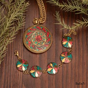 بدلیجات نیم ست برنجی هندی سنگی رنگی دستبند برنجی رنگی زنجیری گوشواره قلاب دار هندی طلایی برنجی دستساز