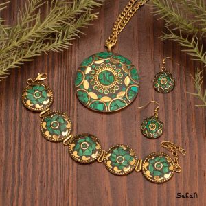 بدلیجات نیم ست برنجی هندی سنگی رنگی دستبند برنجی رنگی زنجیری گوشواره قلاب دار هندی طلایی برنجی دستساز