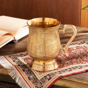 لیوان دسته دار قلم زنی هندی برنجی انتیک طلایی طرح طاووس